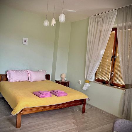 The Sunny Guest House Of Veliko Tarnovo-Amazing View, Top Location Buitenkant foto