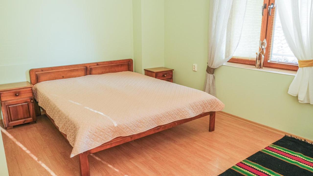 The Sunny Guest House Of Veliko Tarnovo-Amazing View, Top Location Buitenkant foto